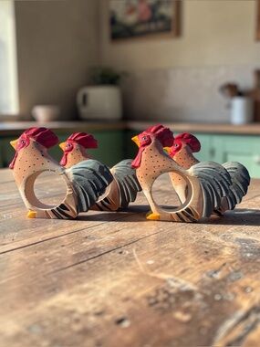 SET OF 4 ROOSTER CHICKEN NAPKIN RINGS RED TAN